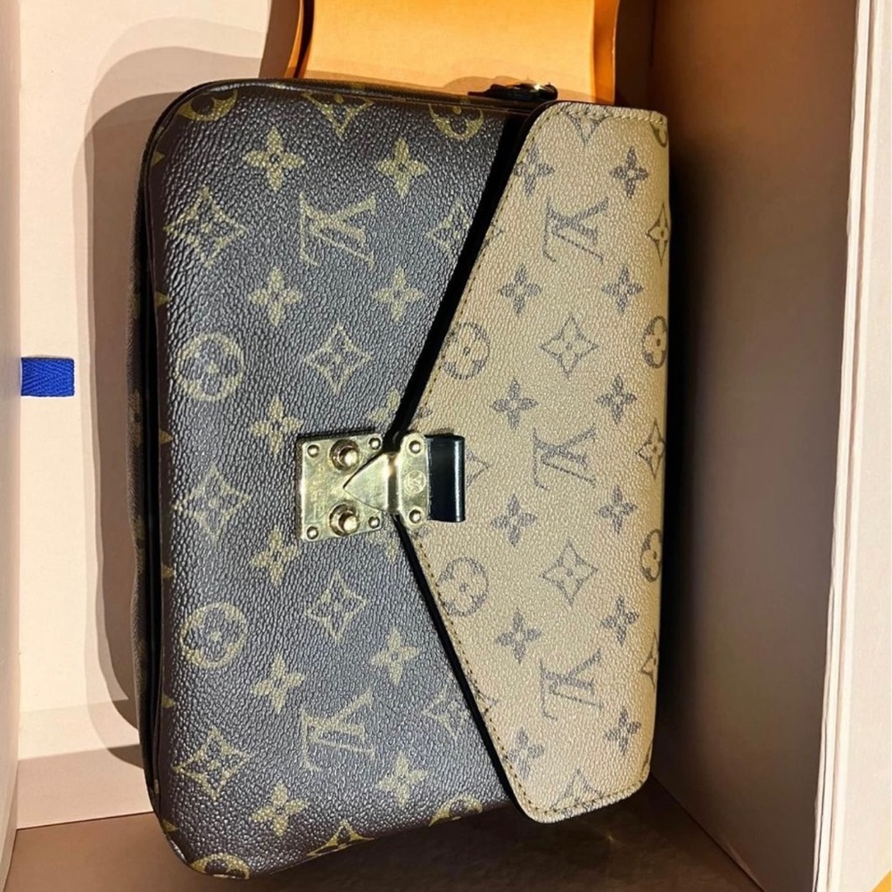 Louis Vuitton POCHETTE MÉTIS